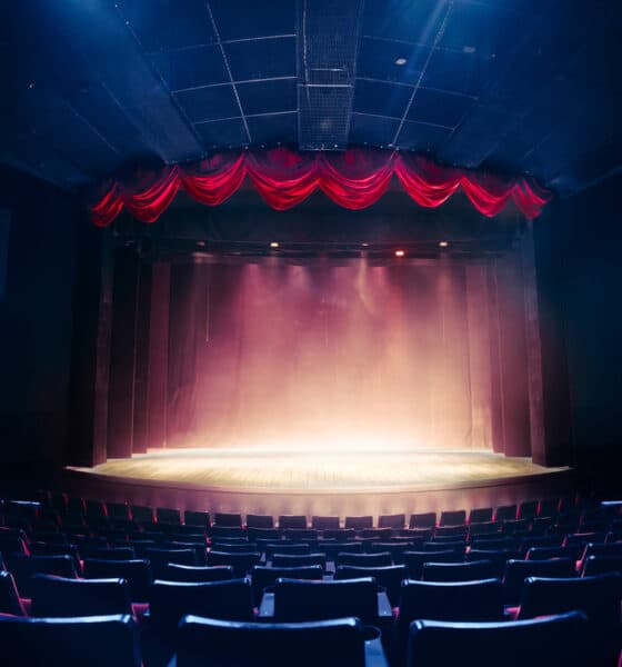 scena teatr kurtyna