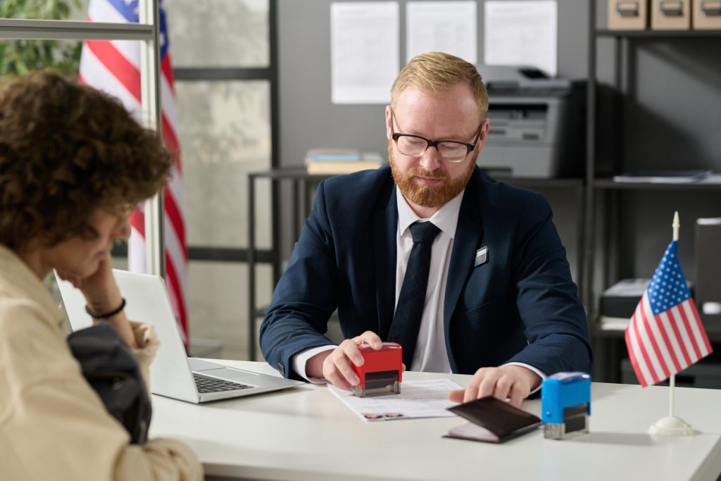 urzędnik amerykański konsulat