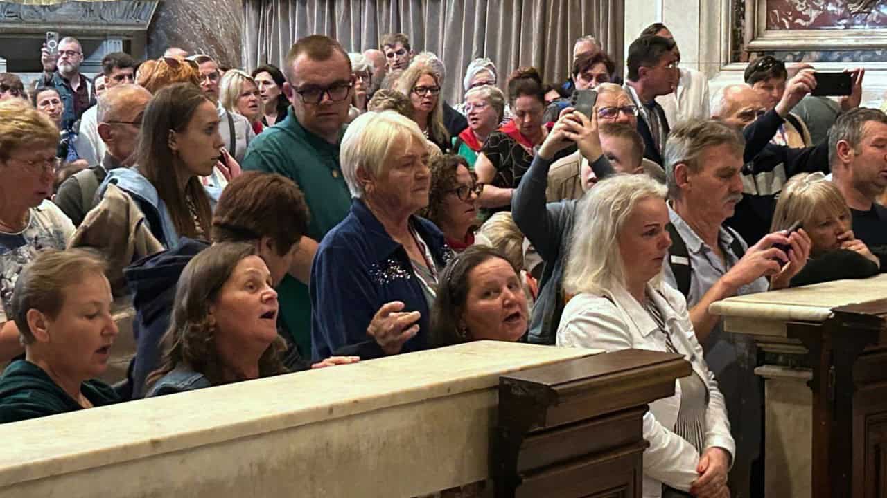 Czuwanie modlitewne w intencji życia w Katedrze Notre-Dame w Paryżu