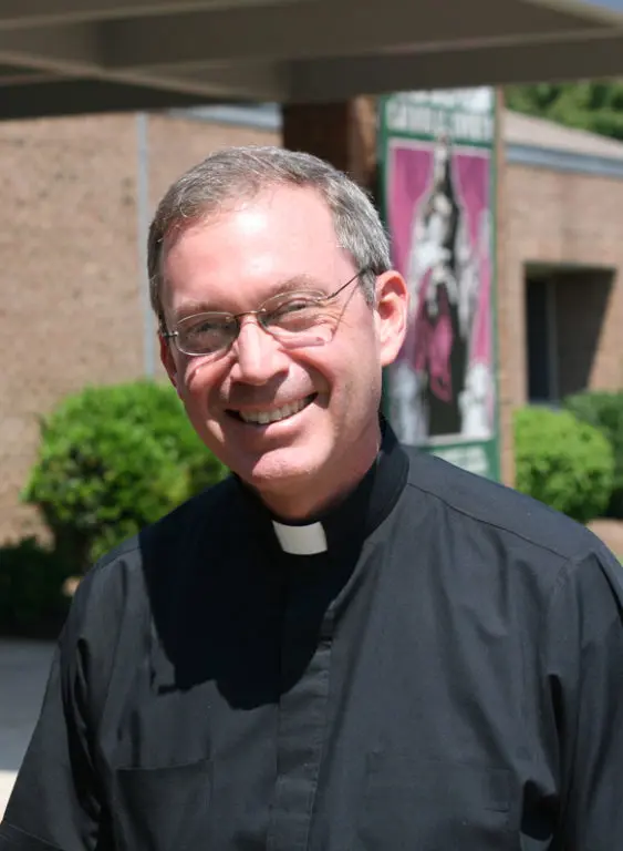 Father Thomas Ferguson proboszcz parafii Good Shepherd w Alexandrii