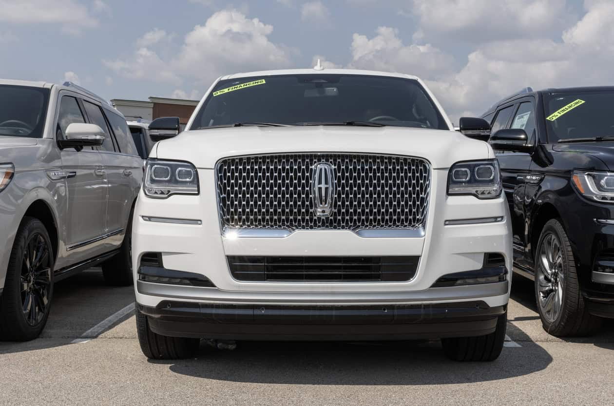 samochód lincoln navigator produkowany przez ford