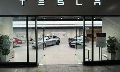 tesla-salon-samochodowy