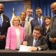 JB Pritzker podpisał budżet Illinois