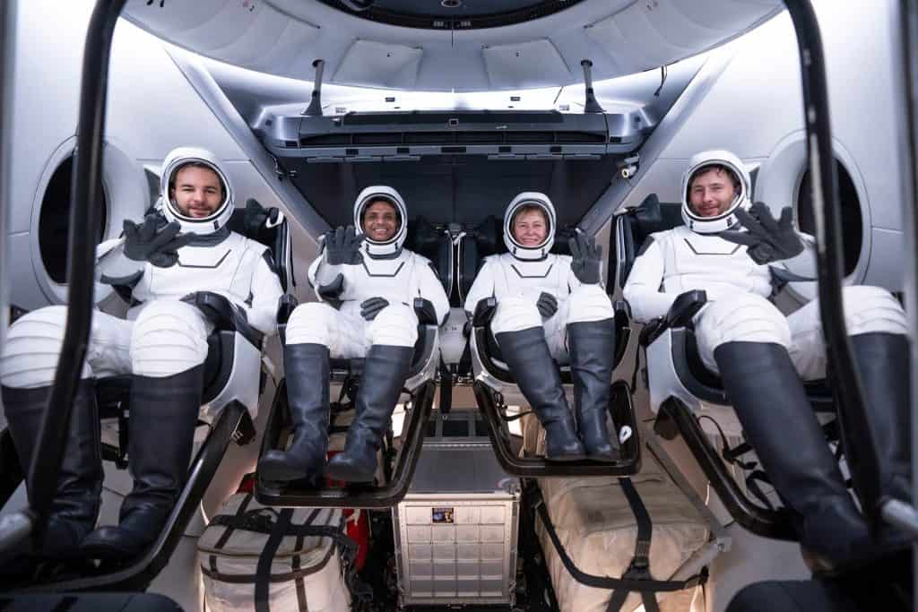 axiom-space-slawosz uznański wiśniewski