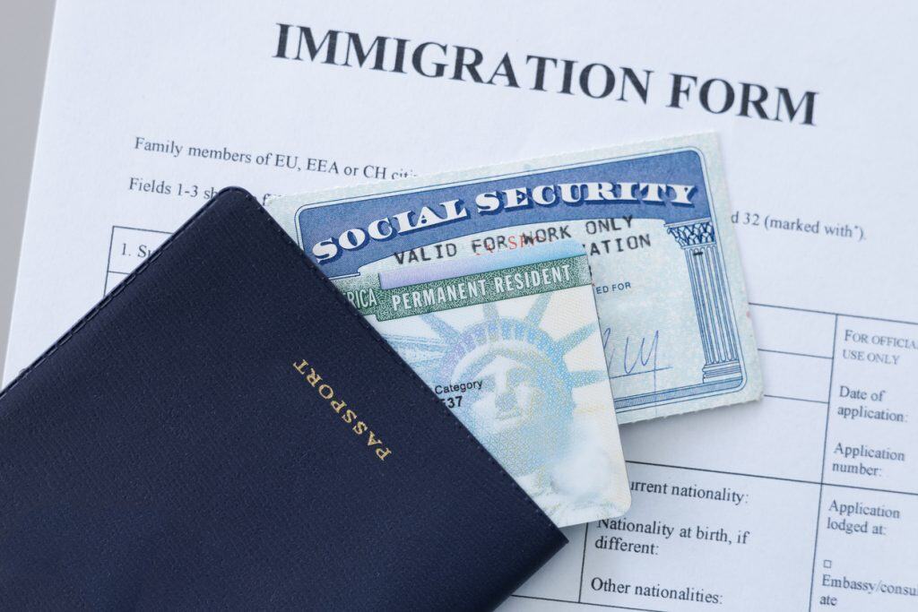 paszport, social security, zielona karta