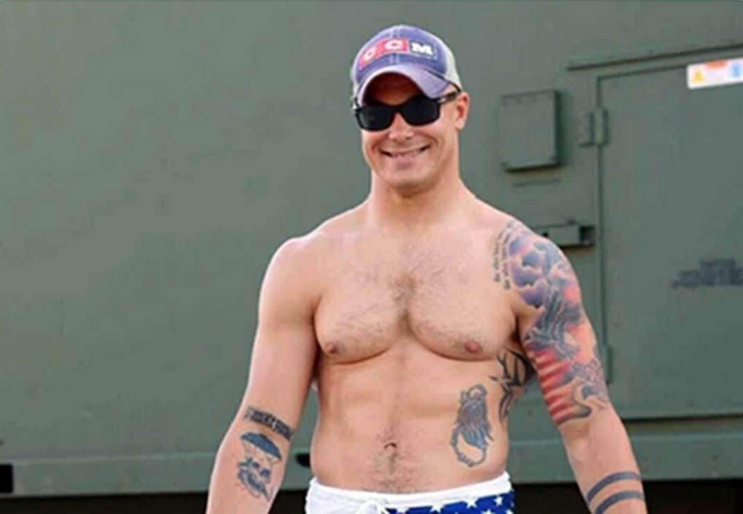 poszukiwany morderca travis decker