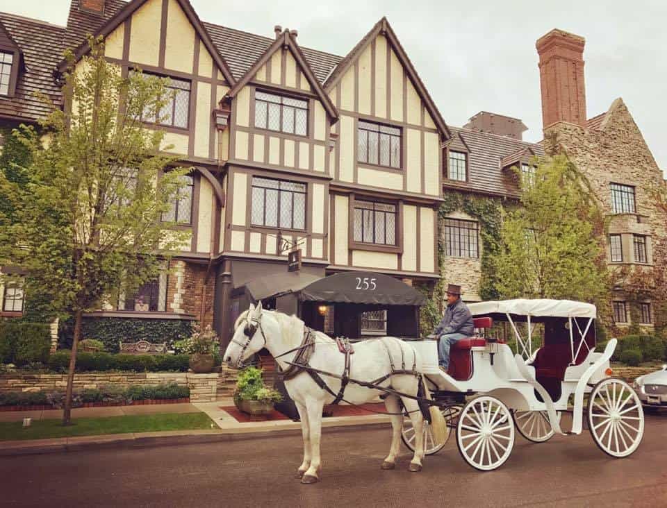 Deer Path Inn w Lake Forest