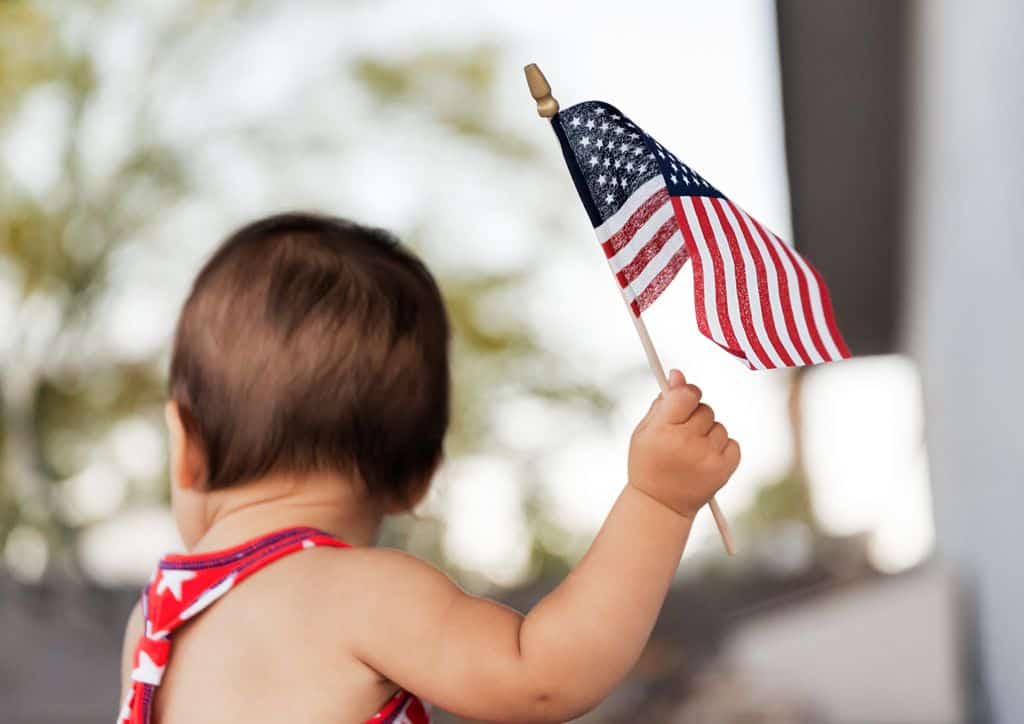 dziecko-z-flaga-usa