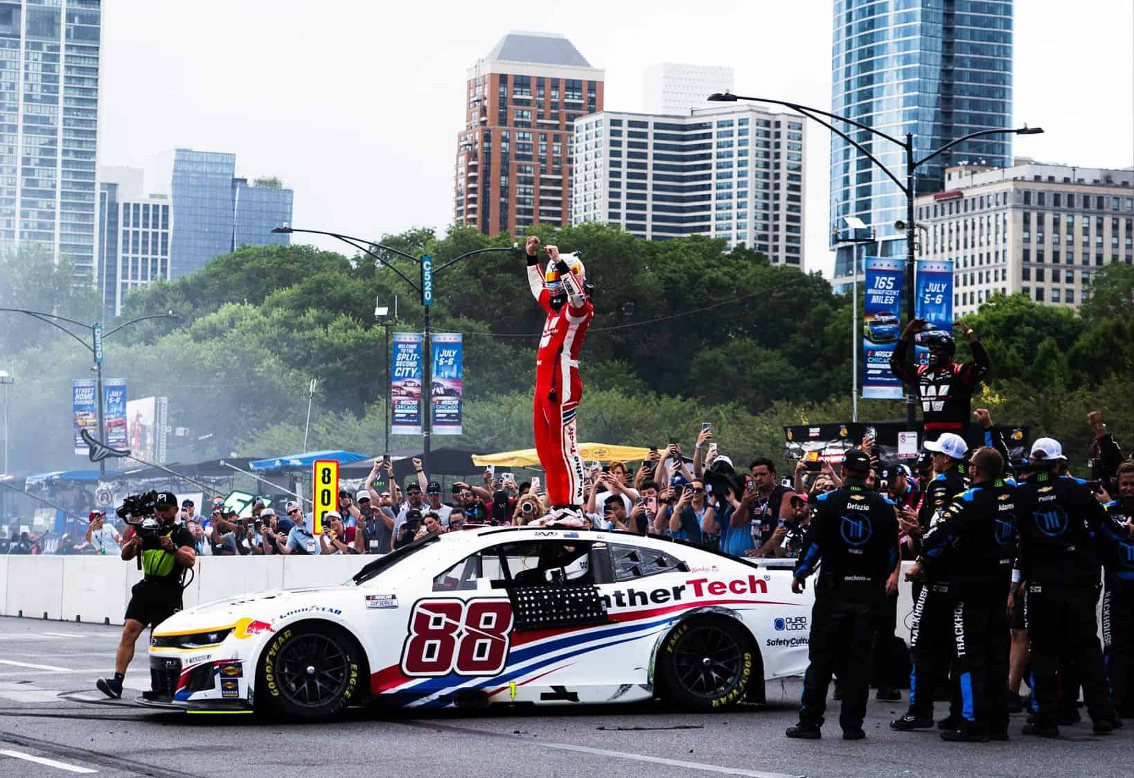 nascar chicago zwycięzca