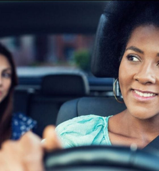 uber kobieta kierowca i kobieta pasażerka