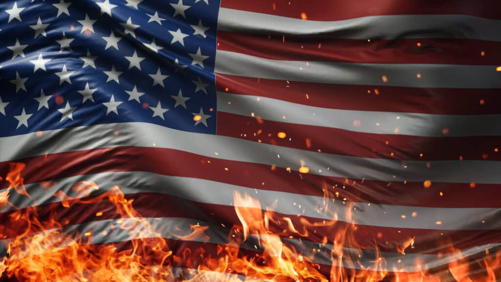 flaga-usa-płonie