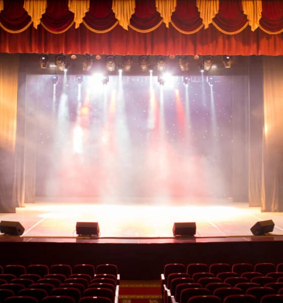 teatr scena kurtyna