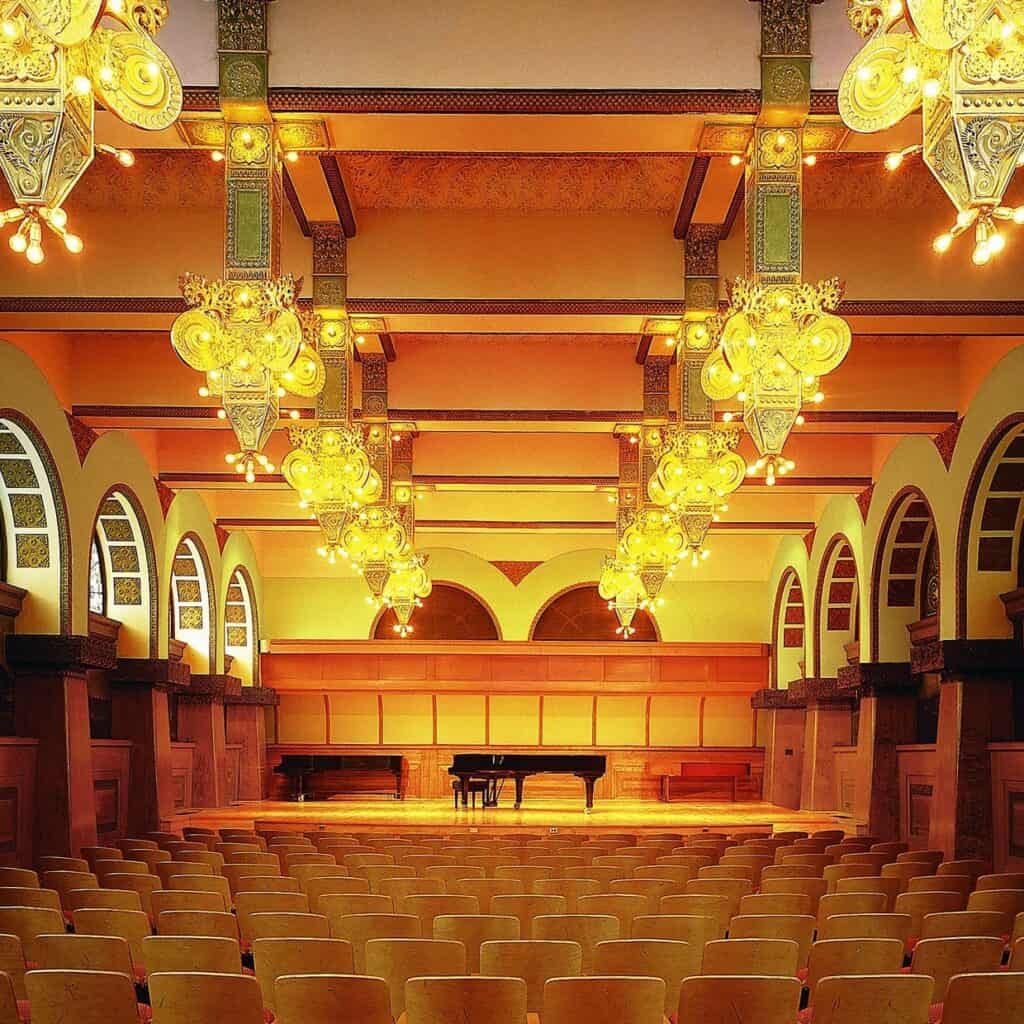 Ganz Hall – Uniwersytet Roosevelta