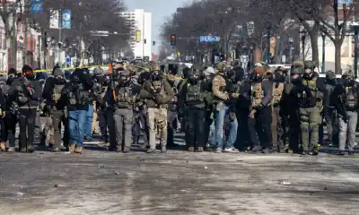 Agenci ICE i Straży Granicznej na Nicollet Avenue, 24 stycznia 2026 r.