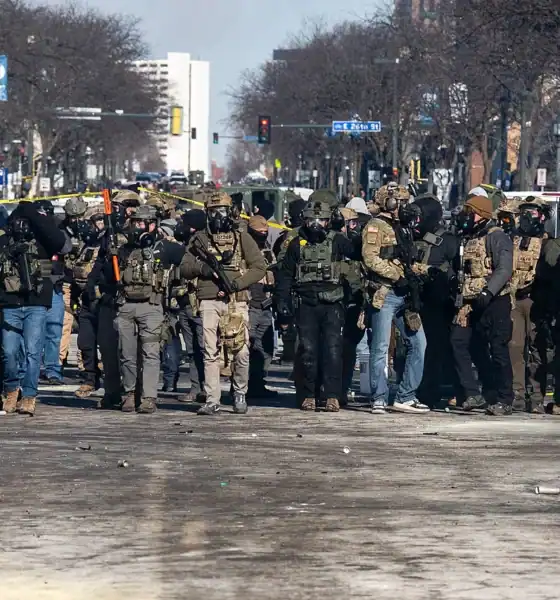 Agenci ICE i Straży Granicznej na Nicollet Avenue, 24 stycznia 2026 r.