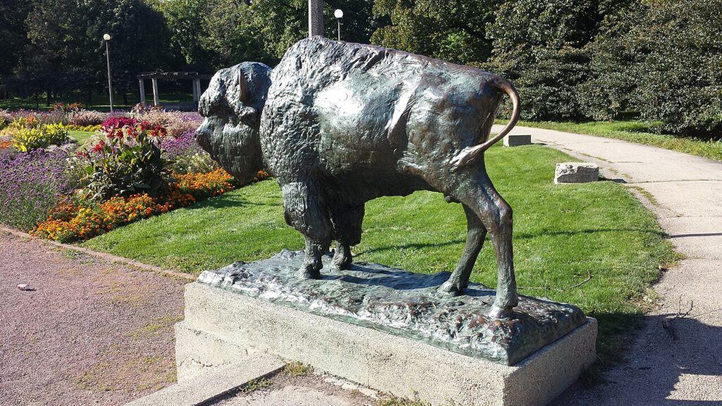 Edward_Kemeys_Bronze_Bison_Sculpture_Humboldt_Park_Formal_Garden_Chicago