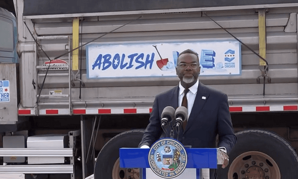 Brandon Johnson abolish ice pług