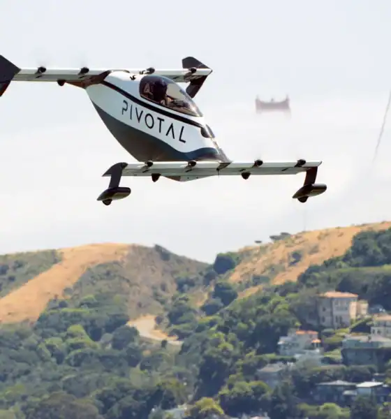 Pivotal latający samochód