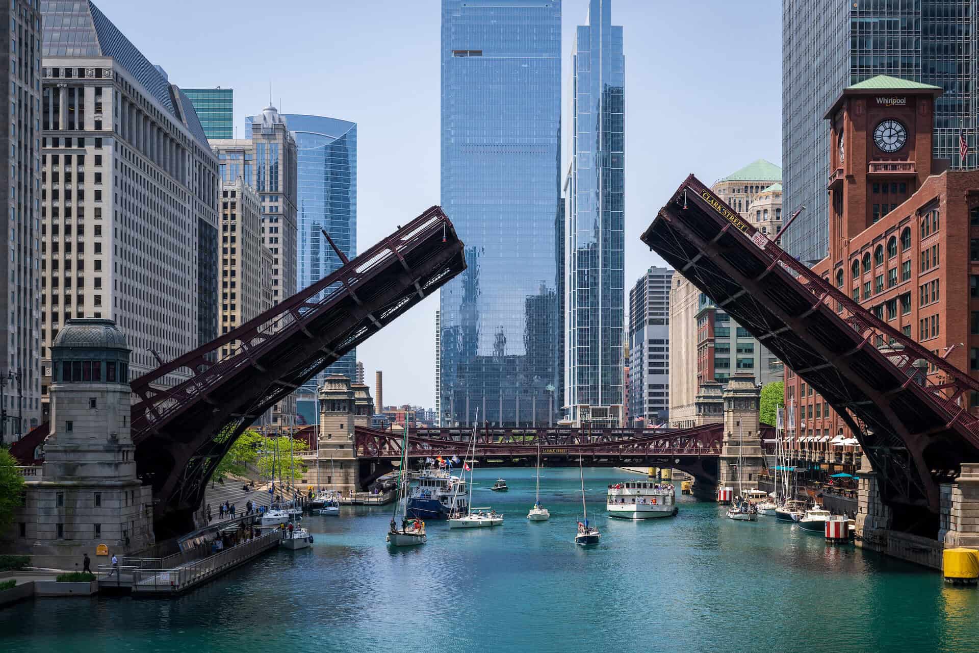 Podnoszenie mostów na rzece chicago