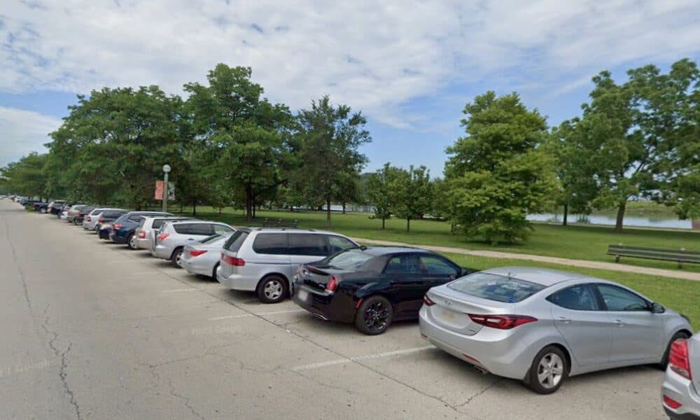 parking-przy-North-Avenue-beach