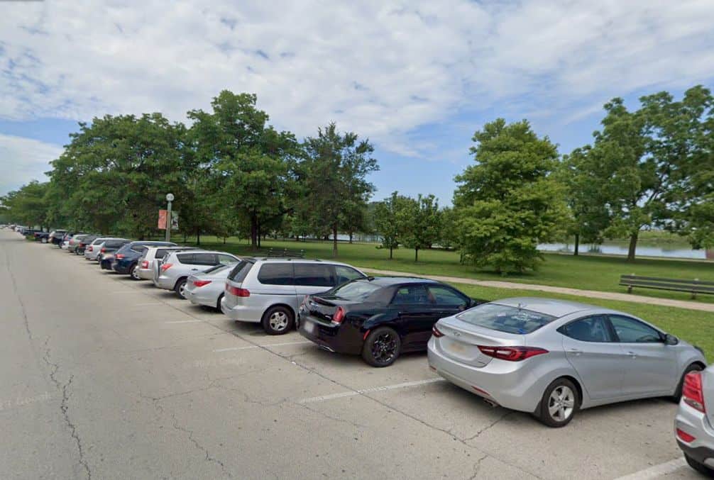 parking-przy-North-Avenue-beach