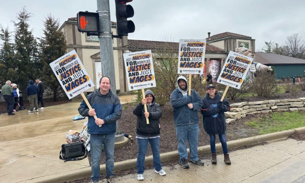 Brookfield Zoo Chicago strike