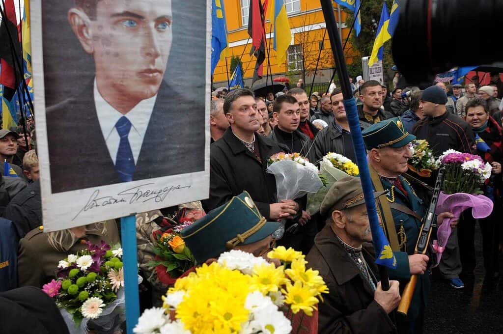 Weterani UPA w Kijowie, widoczni m.in. Ołeh Tiahnybok i Jurij Mychalczyszyn, 2012 r.