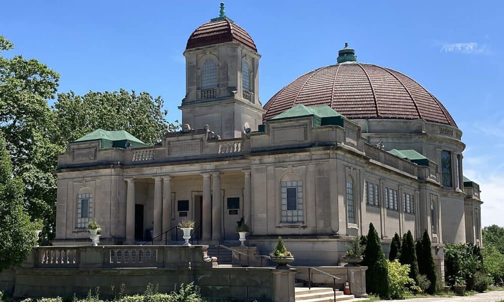 Crematorium_Building_at_Bohemian_National_Cemetery_Chicago