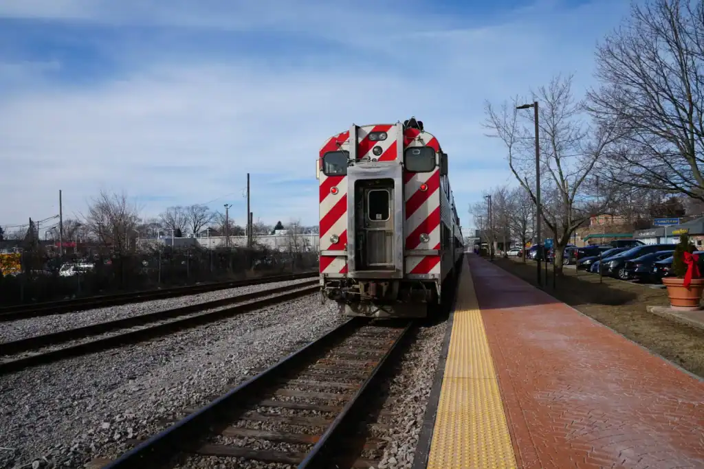 metra-train pociąg