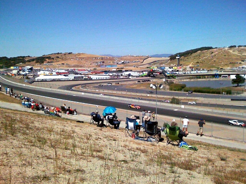 Tor wyścigowy Laguna Seca pomiędzy zakrętami 1 i 2