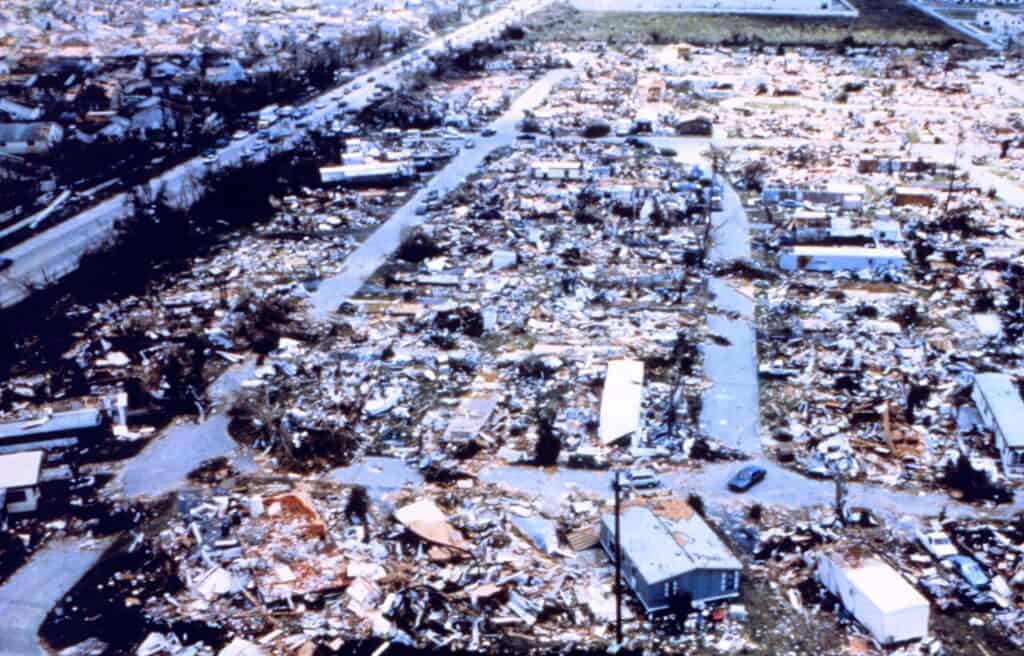 Dadeland Mobile Home Park po przejściu Huraganu Andrew
