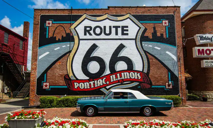 Famous-Route-66-mural-in-Pontiac-Illinois