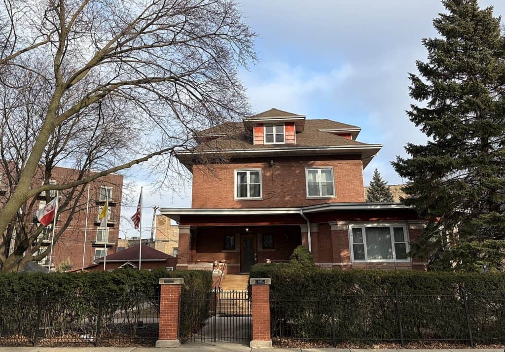 Polska Misja Najświętszego Serca Pana Jezusa w Chicago, rezydencja ojców jezuitów