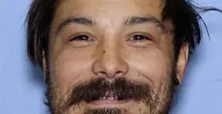 travis decker poszukiwany za zamordowanie 3 córek