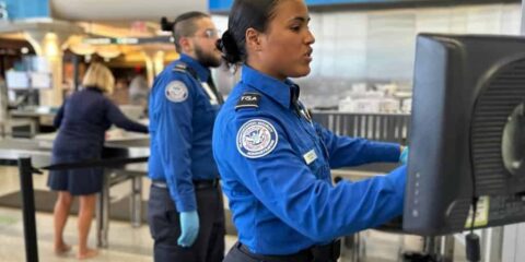 Kontrola TSA na lotnisku
